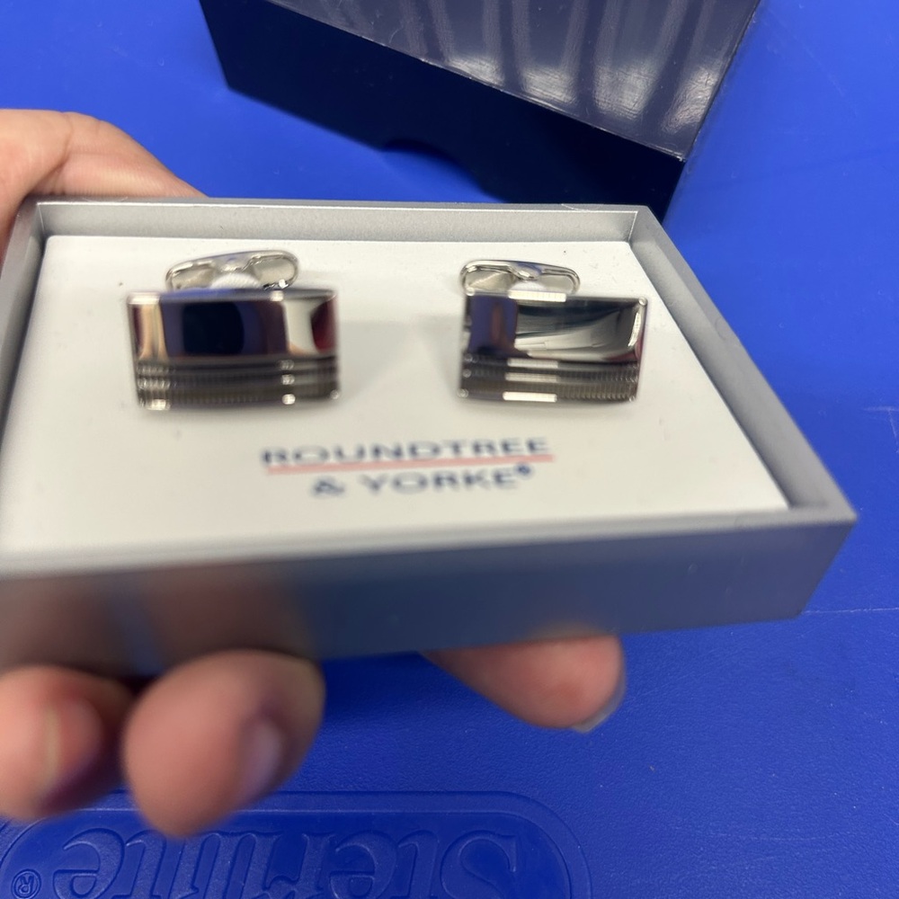 Roundtree & Yorke Elegant Silver Cufflinks